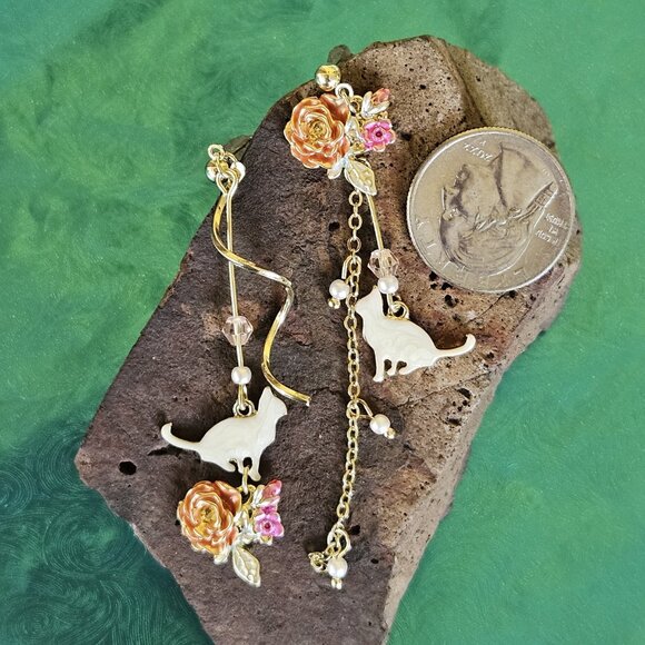 🐈Darling🩷🐈KITTY CAT Mismatched Earrings🐈🩷- NWOT - Picture 11 of 12